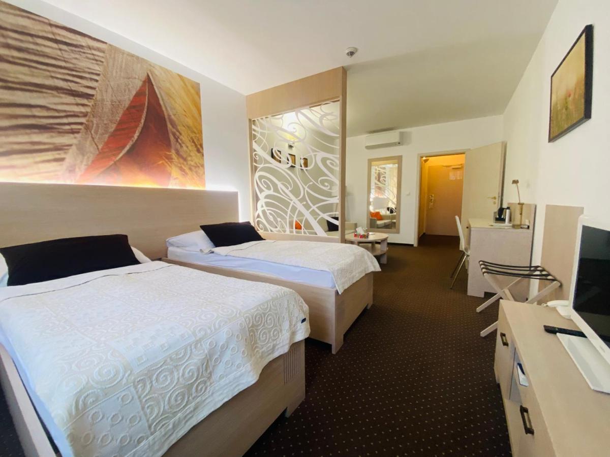 Hotel Slameny Dom & Spa Malá Ida Buitenkant foto