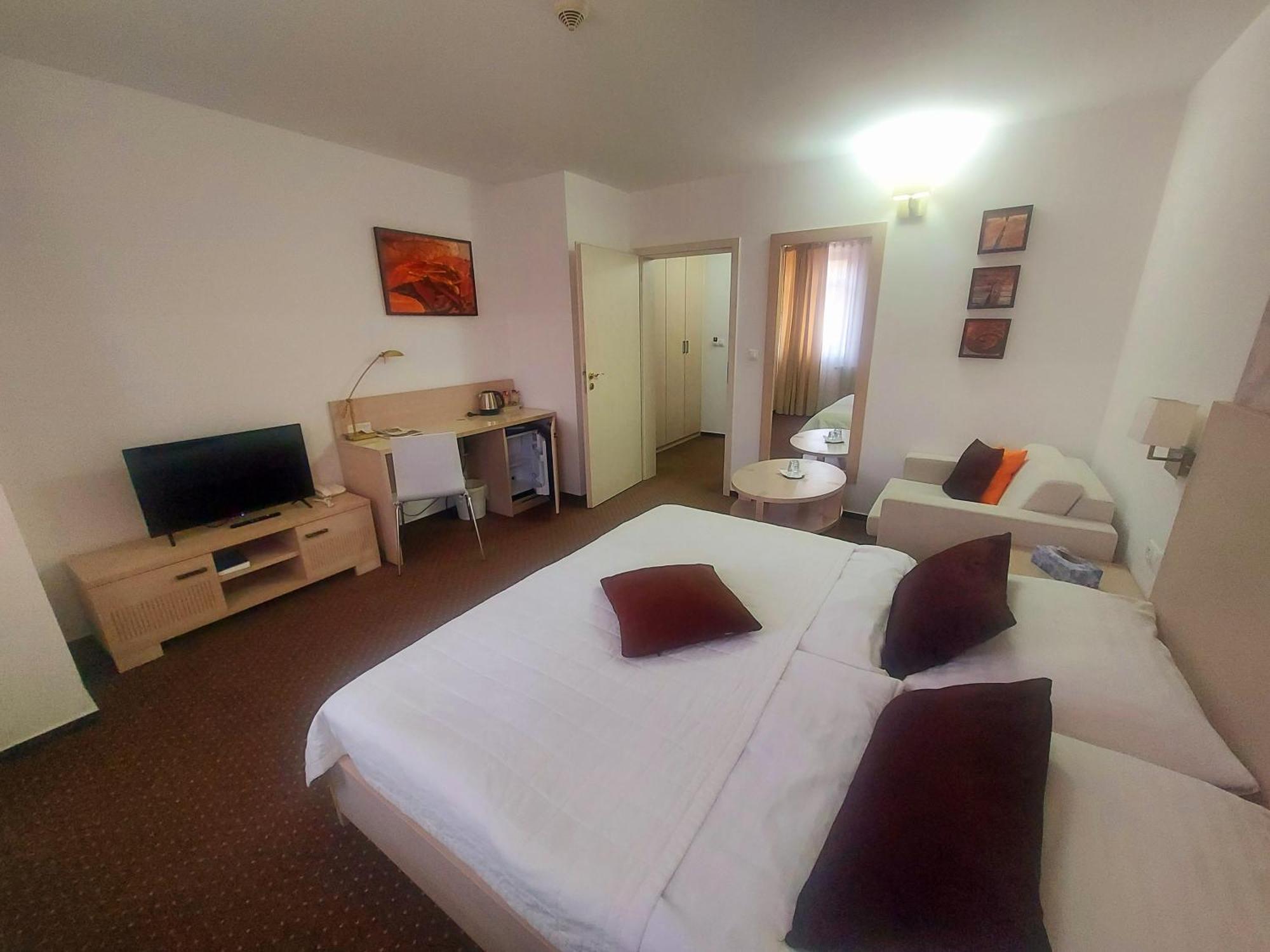 Hotel Slameny Dom & Spa Malá Ida Buitenkant foto