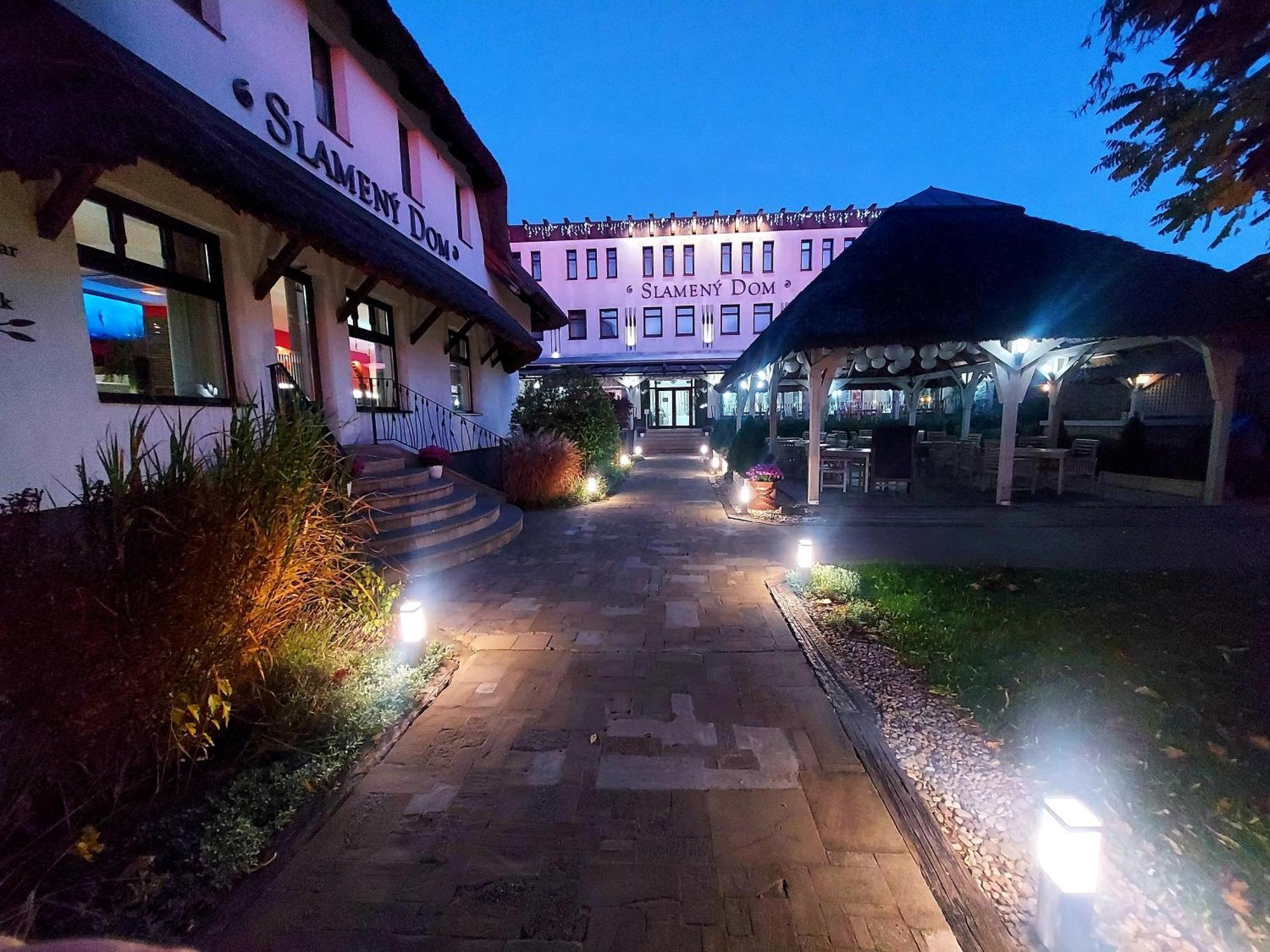 Hotel Slameny Dom & Spa Malá Ida Buitenkant foto