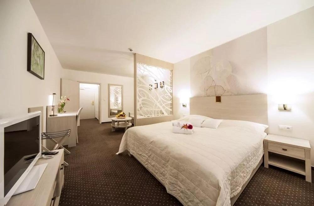 Hotel Slameny Dom & Spa Malá Ida Buitenkant foto