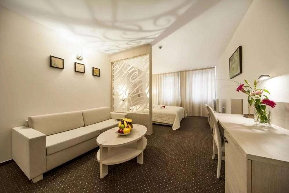 Hotel Slameny Dom & Spa Malá Ida Buitenkant foto