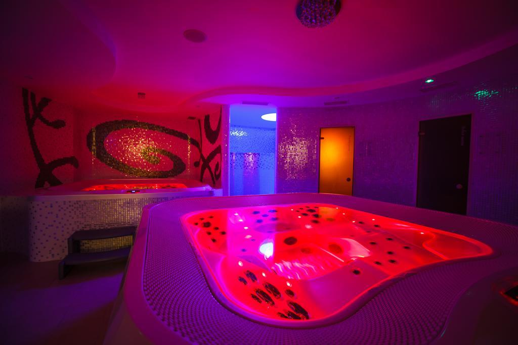 Hotel Slameny Dom & Spa Malá Ida Buitenkant foto